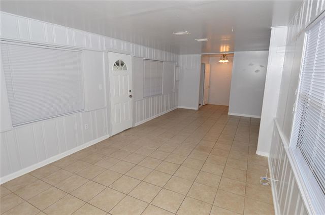 6855 DARTMOUTH AVENUE N, St Petersburg, FL 33710