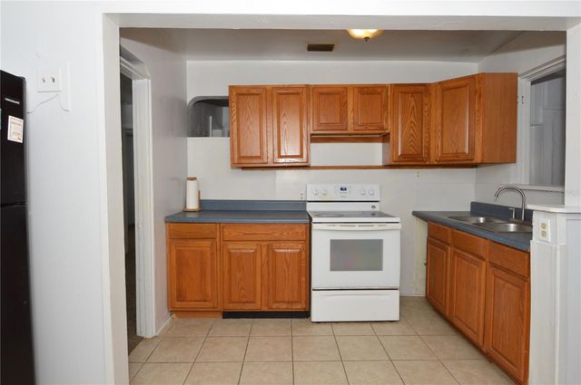 6855 DARTMOUTH AVENUE N, St Petersburg, FL 33710