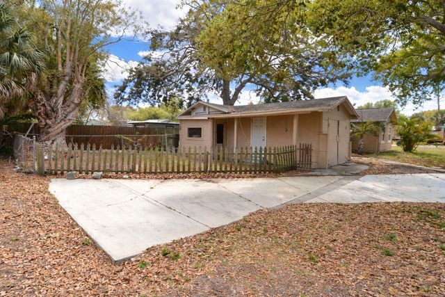 6855 DARTMOUTH AVENUE N, St Petersburg, FL 33710