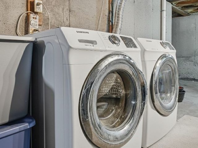 8 Crest Drive, Somersworth, NH 03878