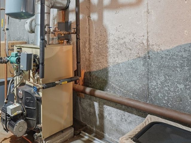 8 Crest Drive, Somersworth, NH 03878