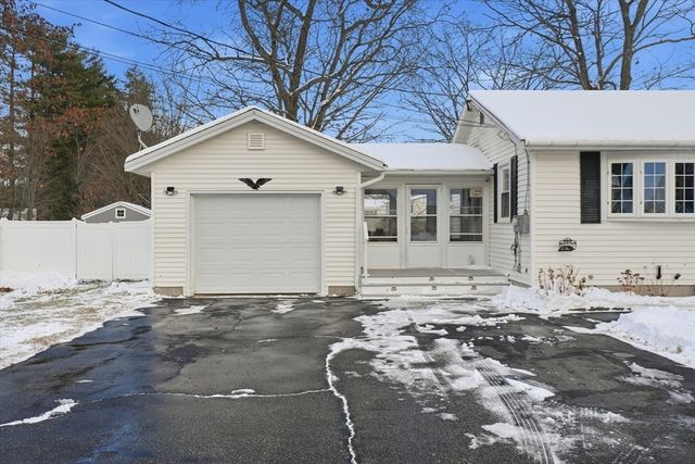 8 Crest Drive, Somersworth, NH 03878