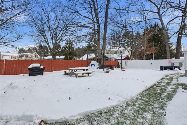 8 Crest Drive, Somersworth, NH 03878