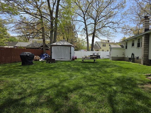 8 Crest Drive, Somersworth, NH 03878