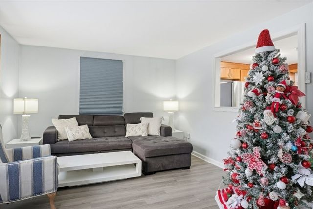 8 Crest Drive, Somersworth, NH 03878