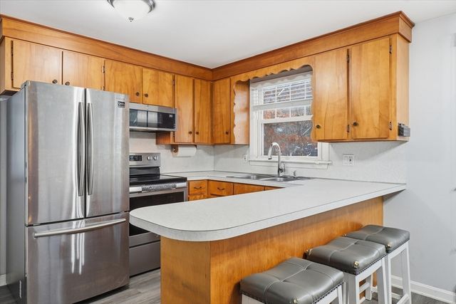 8 Crest Drive, Somersworth, NH 03878