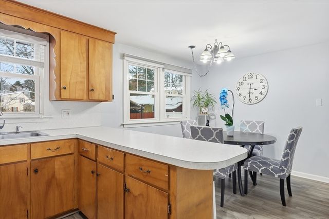 8 Crest Drive, Somersworth, NH 03878