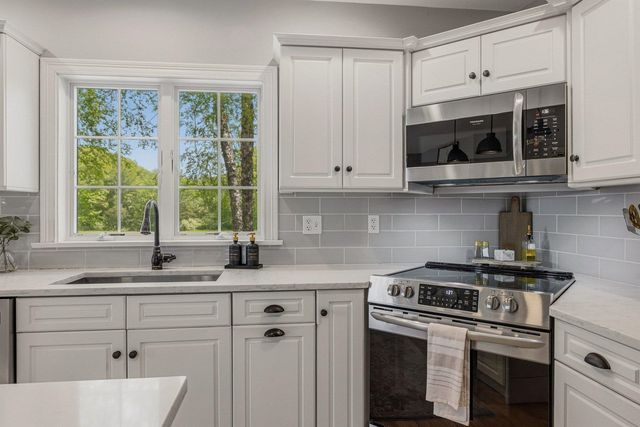 21 Willowbrook Avenue, Greenland, NH 03840
