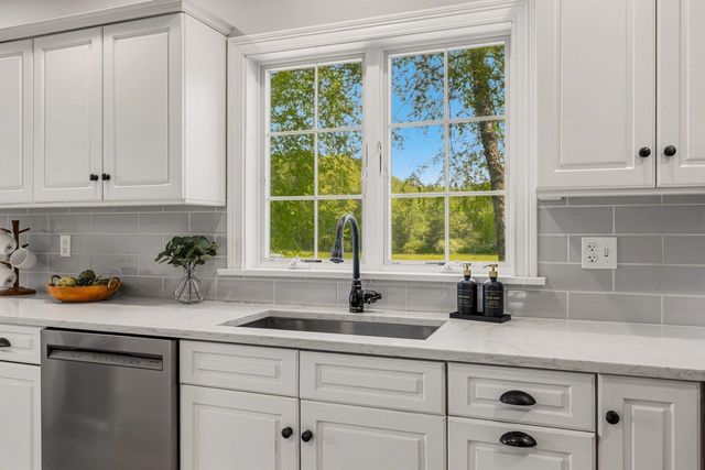 21 Willowbrook Avenue, Greenland, NH 03840
