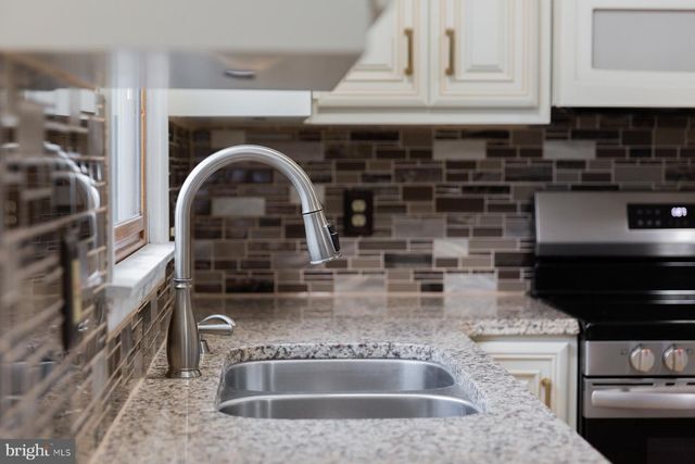 15 BLACKBERRY LN, Ephrata, PA 17522