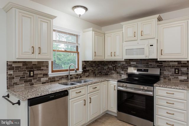 15 BLACKBERRY LN, Ephrata, PA 17522