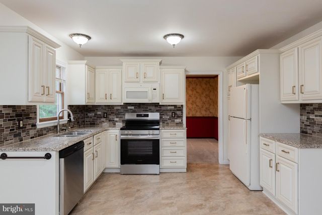 15 BLACKBERRY LN, Ephrata, PA 17522
