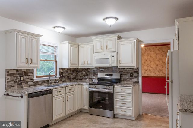 15 BLACKBERRY LN, Ephrata, PA 17522