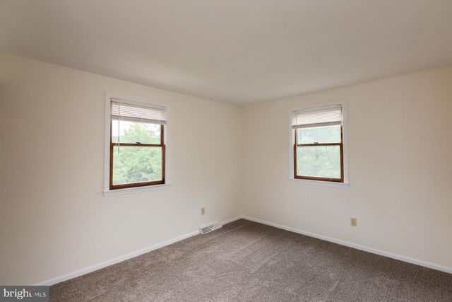 15 BLACKBERRY LN, Ephrata, PA 17522