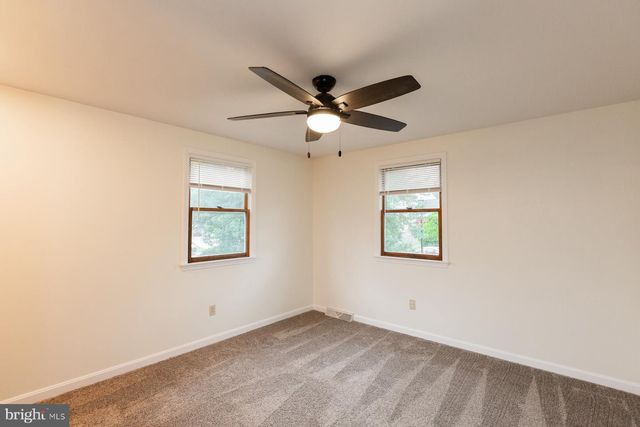 15 BLACKBERRY LN, Ephrata, PA 17522