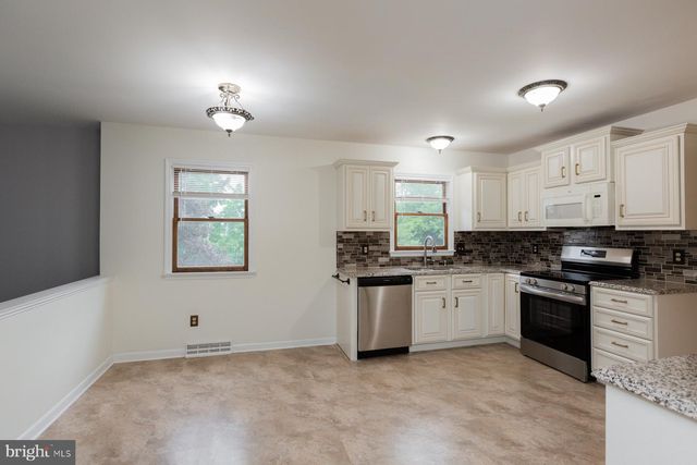 15 BLACKBERRY LN, Ephrata, PA 17522
