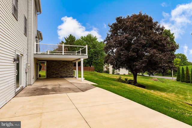 15 BLACKBERRY LN, Ephrata, PA 17522