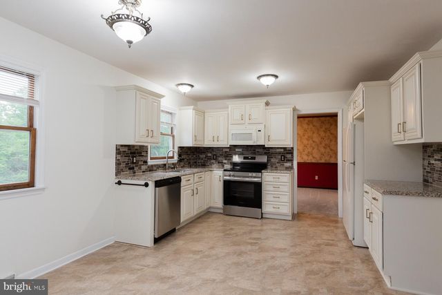 15 BLACKBERRY LN, Ephrata, PA 17522