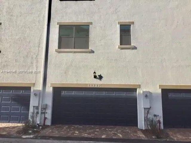 11332 SW 15th St, Pembroke Pines, FL 33025