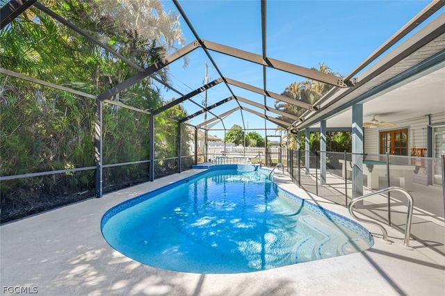 432 SE 17th ST, Cape Coral, FL 33990