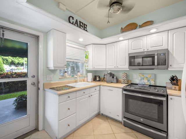 52 Yacht Club Drive 103, North Palm Beach, FL 33408