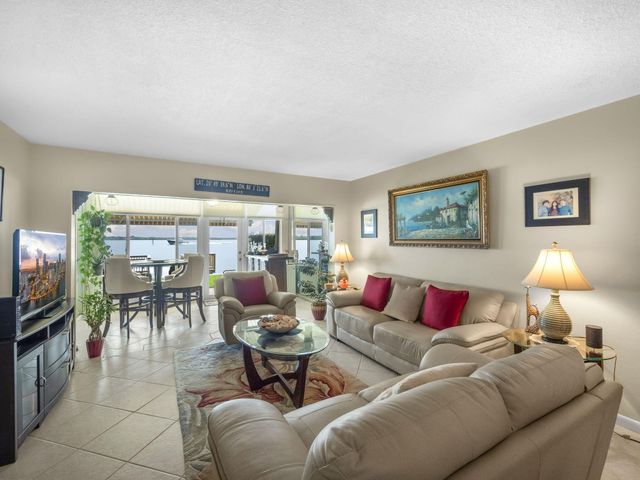 52 Yacht Club Drive 103, North Palm Beach, FL 33408
