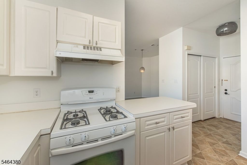 324 Brittany Dr, Wayne Twp., NJ 07470 — photo 5