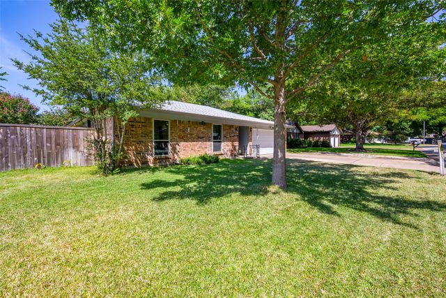 1304 Midbury Court, Arlington, TX 76015