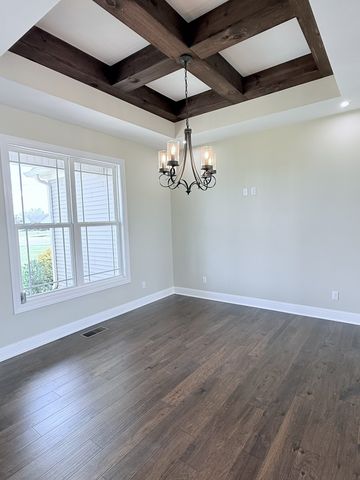 702 Parker Ln, Lafayette, TN 37083
