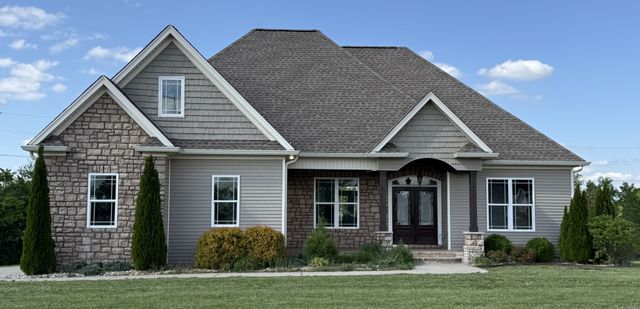 702 Parker Ln, Lafayette, TN 37083