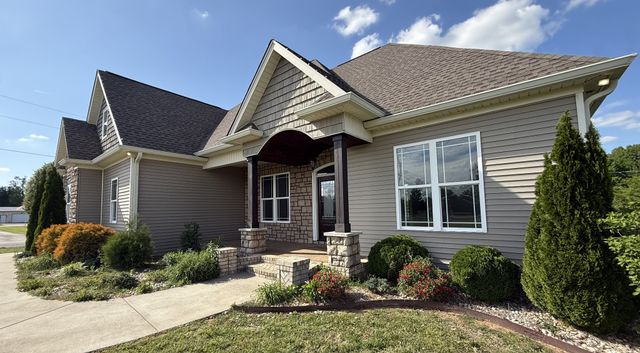702 Parker Ln, Lafayette, TN 37083