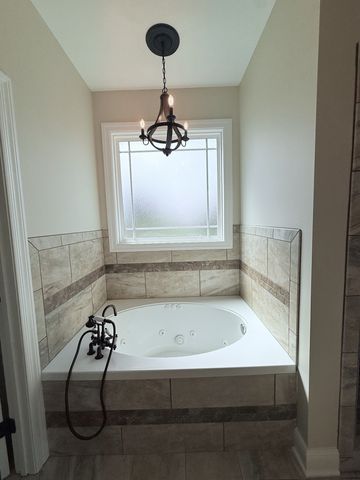 702 Parker Ln, Lafayette, TN 37083