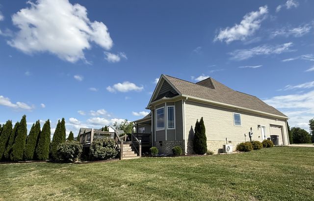 702 Parker Ln, Lafayette, TN 37083