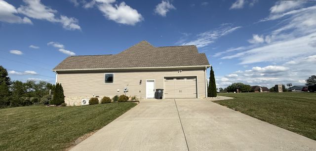 702 Parker Ln, Lafayette, TN 37083