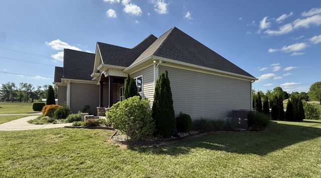 702 Parker Ln, Lafayette, TN 37083