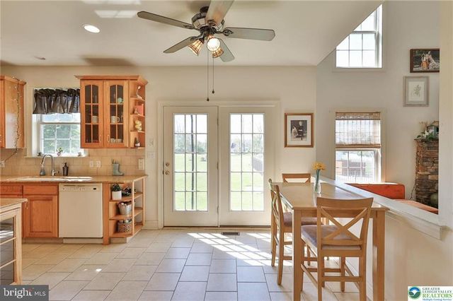 3595 WOODBYNE RD, Hellertown, PA 18055