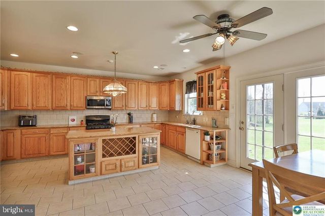 3595 WOODBYNE RD, Hellertown, PA 18055