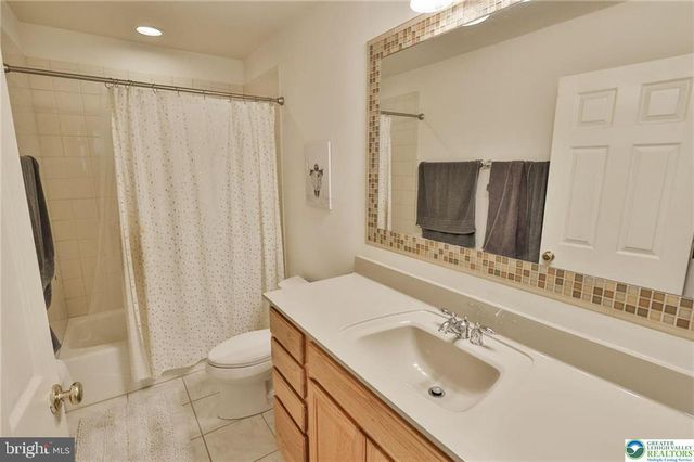 3595 WOODBYNE RD, Hellertown, PA 18055