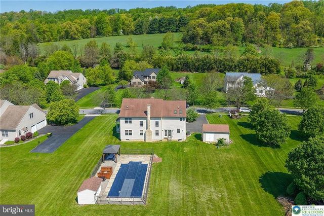 3595 WOODBYNE RD, Hellertown, PA 18055