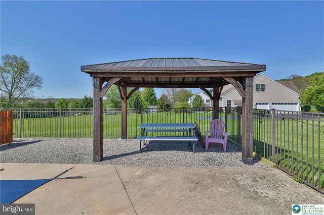 3595 WOODBYNE RD, Hellertown, PA 18055
