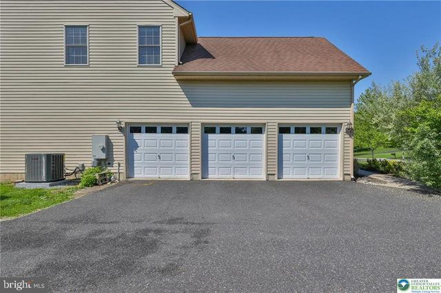 3595 WOODBYNE RD, Hellertown, PA 18055