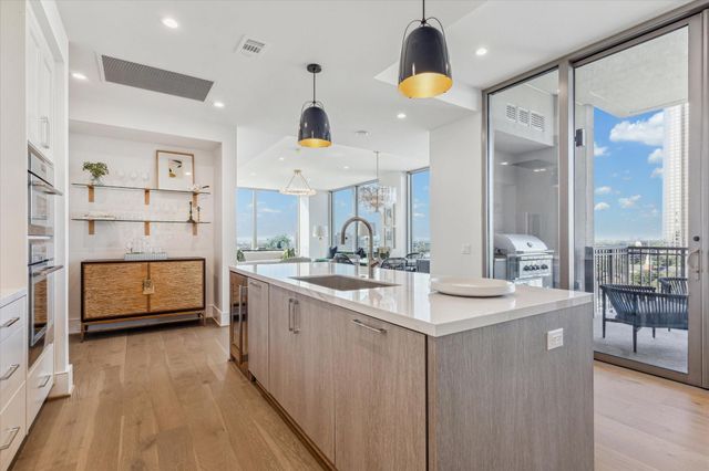 5656 San Felipe Street 1005, Houston, TX 77056