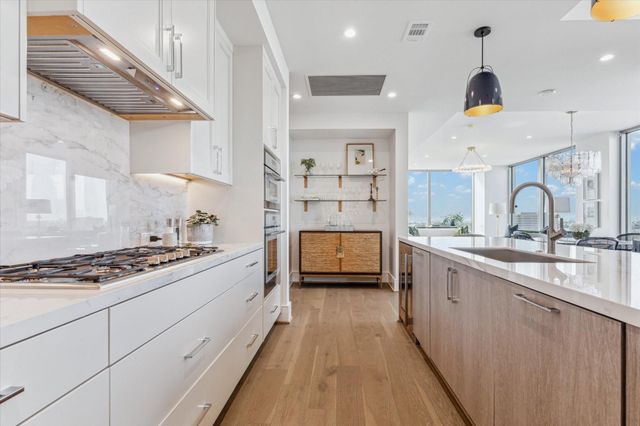 5656 San Felipe Street 1005, Houston, TX 77056