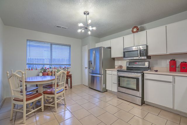 3214 Chama Meadows Drive NE, Rio Rancho, NM 87144