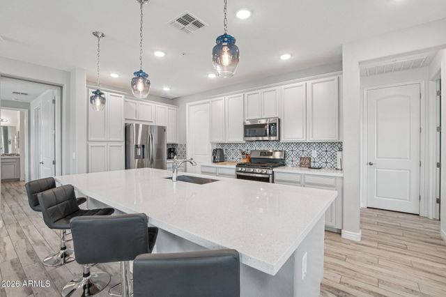 5100 E RANCHO PALOMA Drive 2072, Cave Creek, AZ 85331