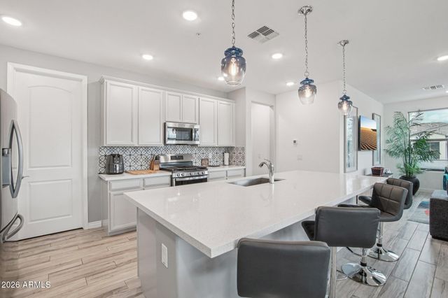 5100 E RANCHO PALOMA Drive 2072, Cave Creek, AZ 85331