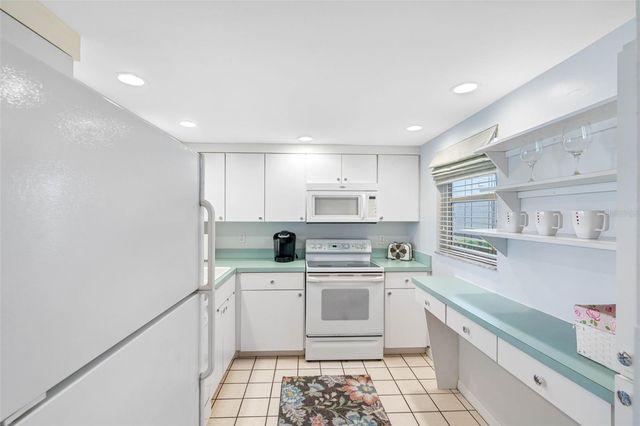 7871 SAILBOAT KEY BOULEVARD S 106, South Pasadena, FL 33707