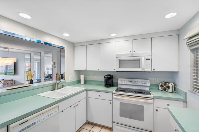 7871 SAILBOAT KEY BOULEVARD S 106, South Pasadena, FL 33707