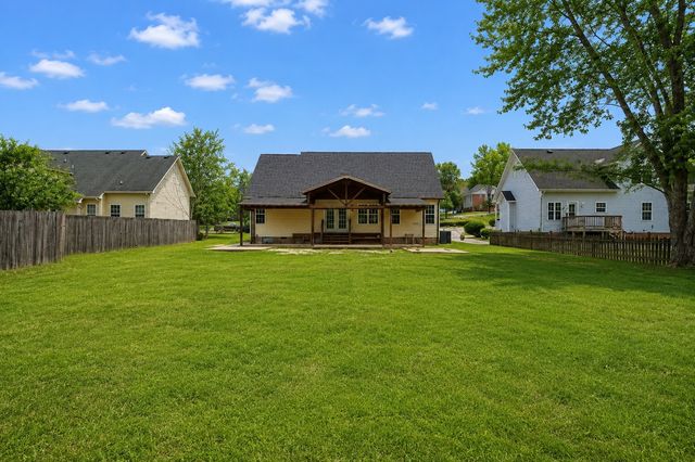 1909 Amacher Dr, Spring Hill, TN 37174