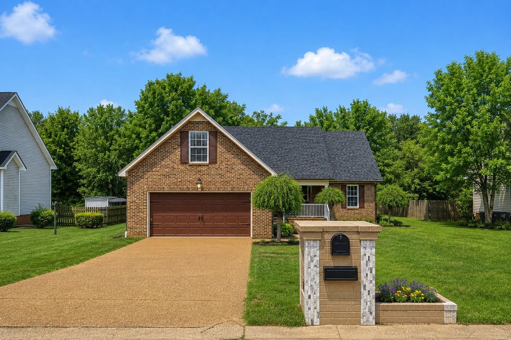 1909 Amacher Dr, Spring Hill, TN 37174